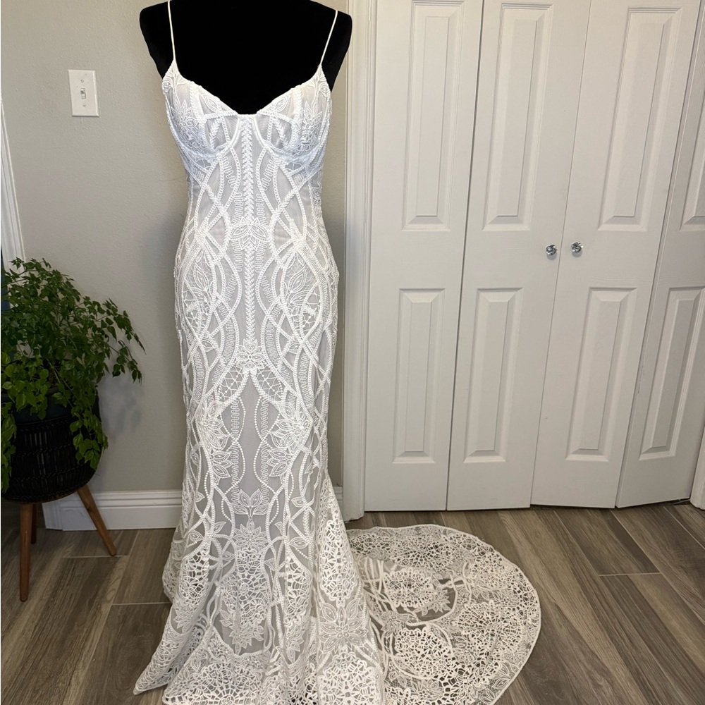 Rue De Seine Ivory Lace Wedding Dress - Picture 10 of 13